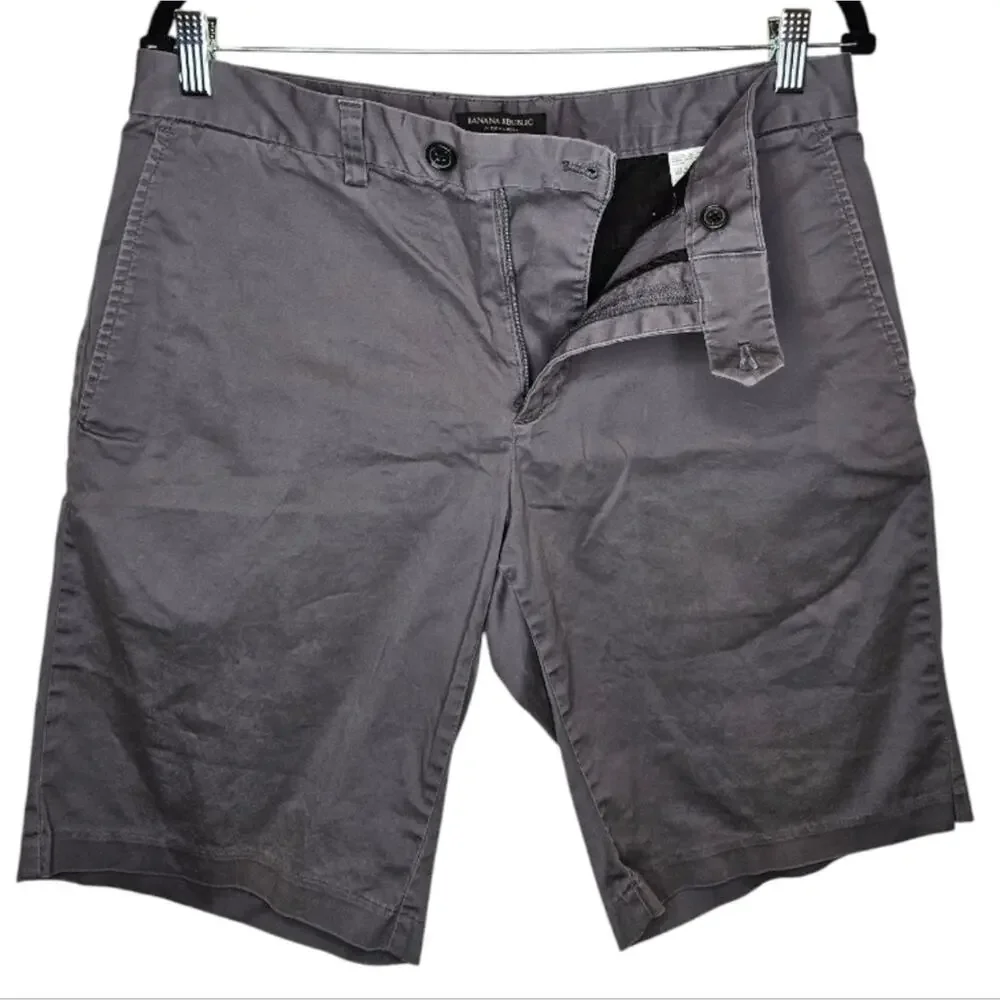 Banana Republic Aiden Shorts Flat Front Pocketed Zipper and Button Closure 32 W